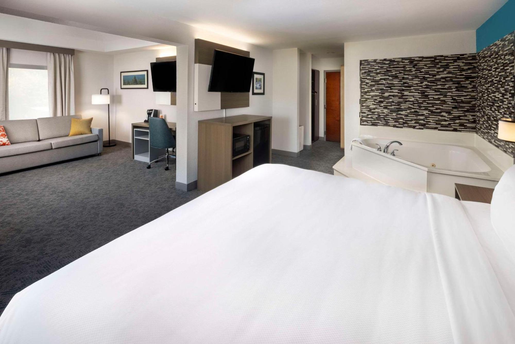 Comfort Inn & Suites Dahlonega University Area Eksteriør billede